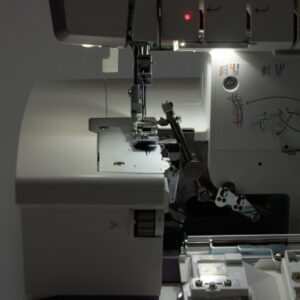 HV-AmberS300-Serger-LooperLighting - Eltink Naaimachines