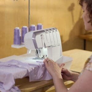 HV-AmberS300-Serger-aanschuiftafel - Eltink Naaimachines