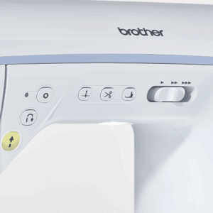 De Brother Innovi's nv2700 functies zoals start/stop, schaartje en snelheidsregelaar