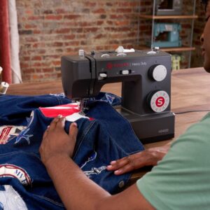 De Singer Heavy duty 4532(HD4532) die jeans naait